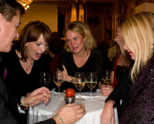 underhållning julbord magiker minglande glögg