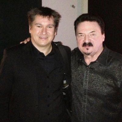 Magiker Hans Lindström och Bobby Kimball från Toto backstage på HD galan 2013