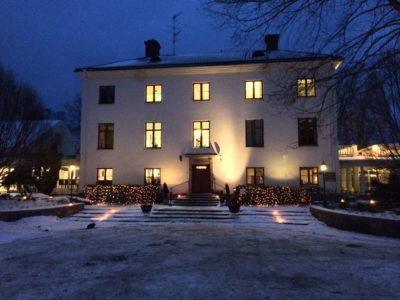 Idylliskt vinterbröllop med underhållning av magiker Hans Lindström